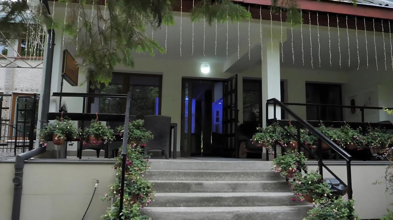 Dukat Hotel Horyniec Bagian luar foto