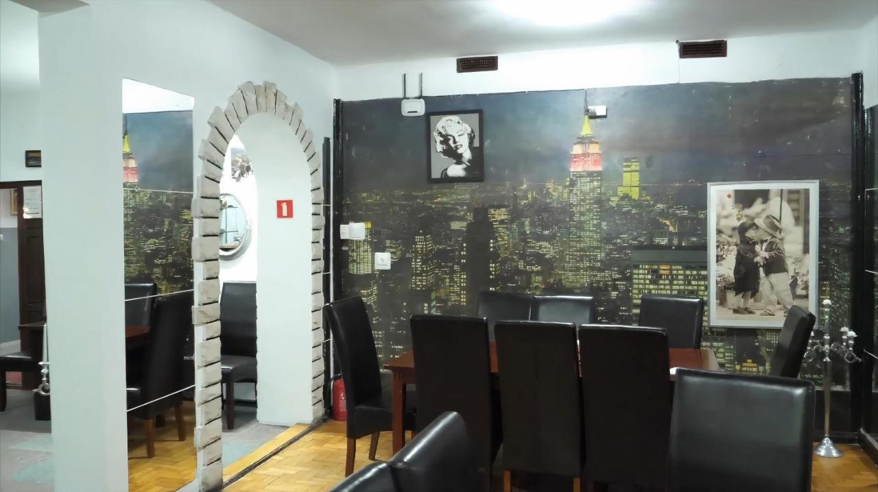 Dukat Hotel Horyniec Bagian luar foto