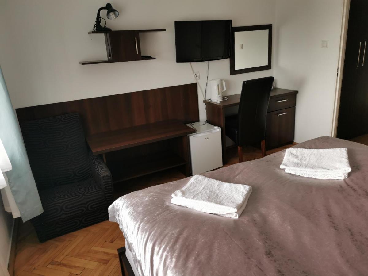 Dukat Hotel Horyniec Bagian luar foto